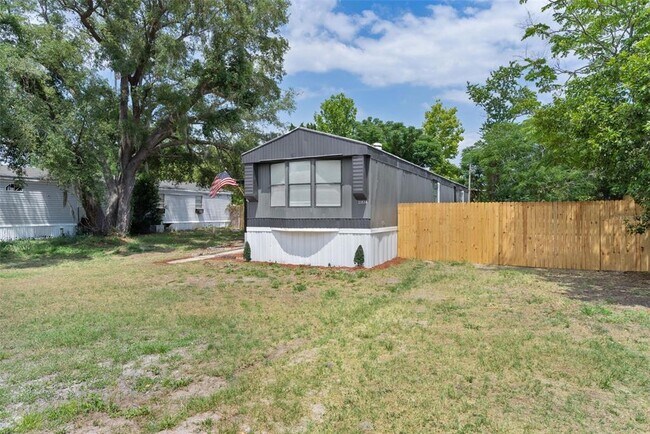Building Photo - 33514 Luana Ct