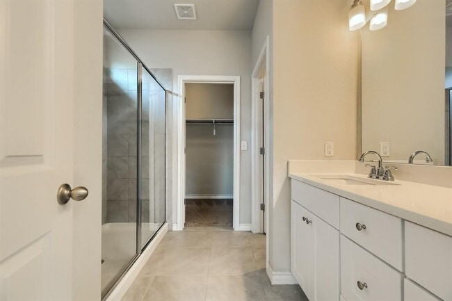 Building Photo - 108 Flexus Ln