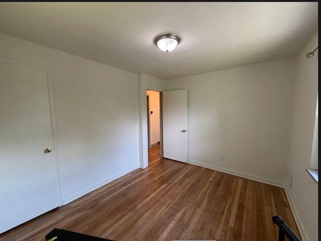 Building Photo - Dormont One-Level Ranch-2 bedrooms/2 bathrooms