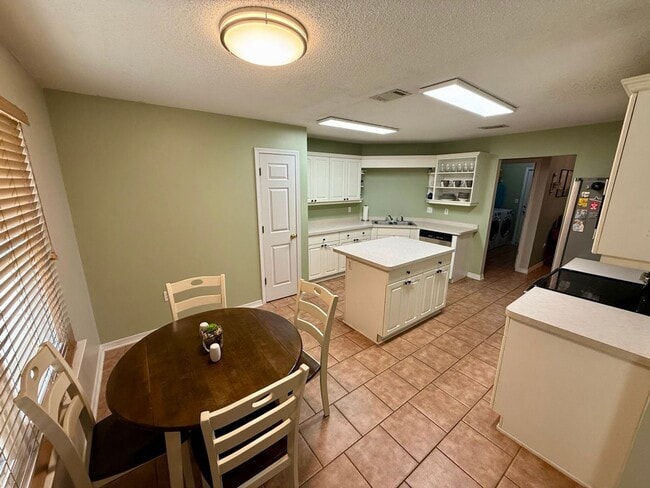 Building Photo - Your Own Backyard Oasis – 3 Bedroom Pool Home in South Crestview!