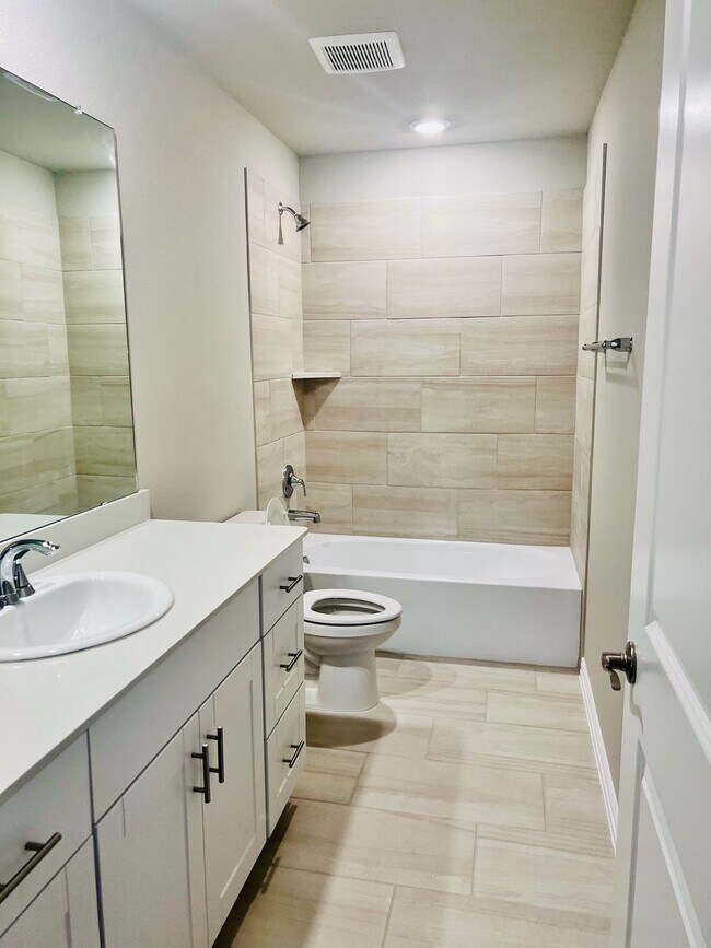 Building Photo - 1202 Booker Dr