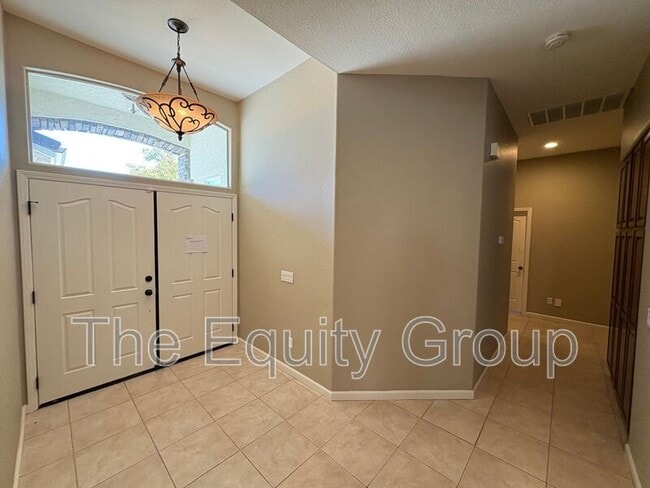 Building Photo - 2511 S Peppertree St