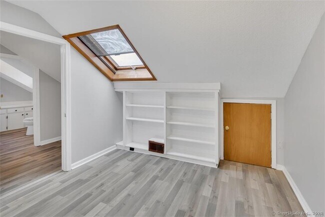 Building Photo - 571 Wolcott St