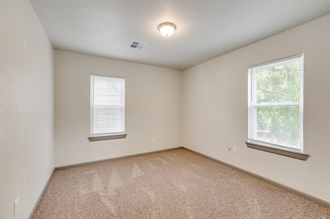 Building Photo - 2408 NW 40th St