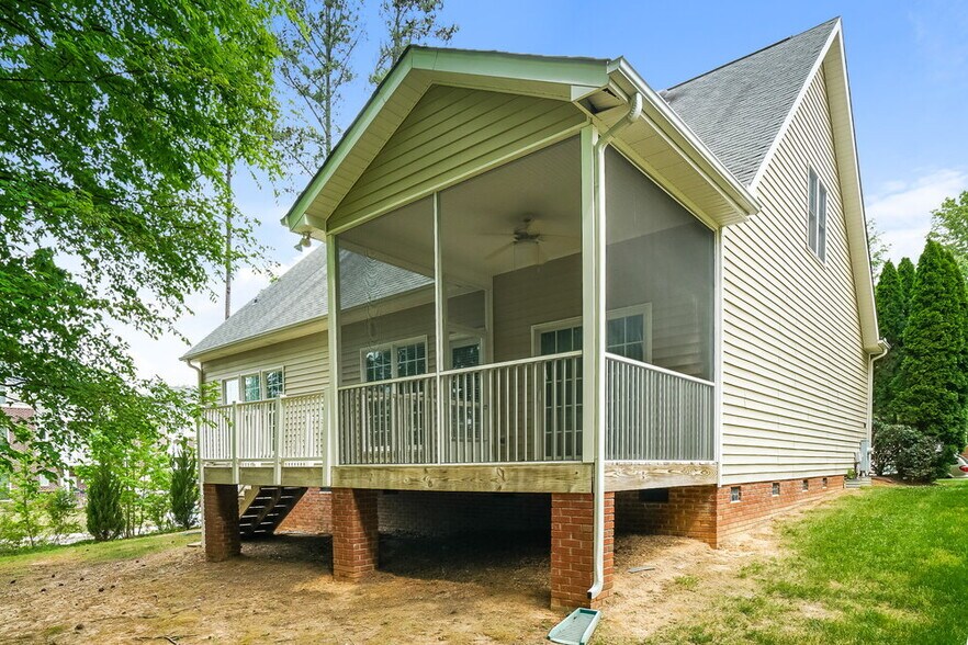 Building Photo - 429 Longbourn Dr