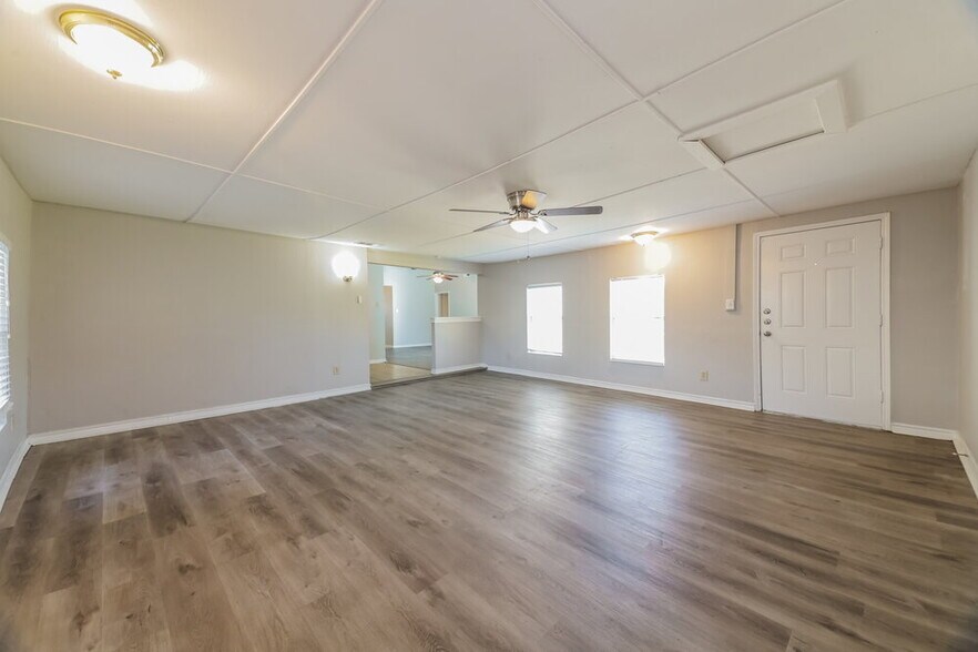 Building Photo - 742 Yale Dr