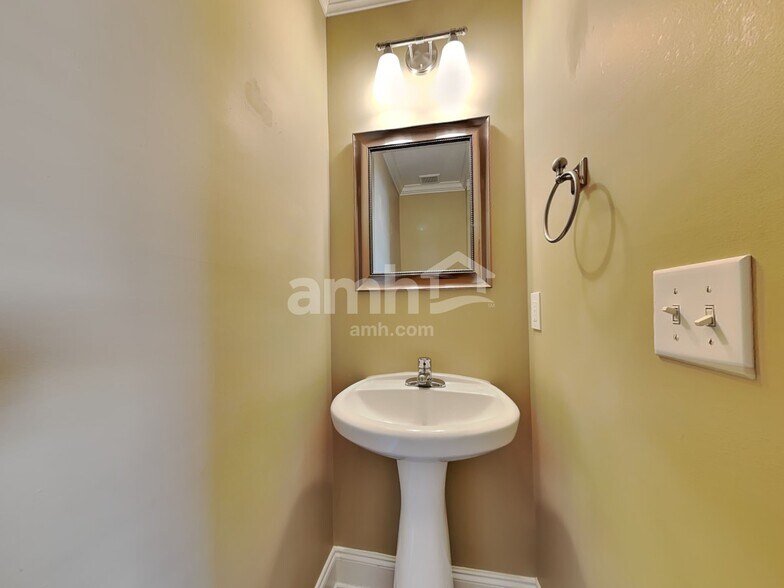 Building Photo - 65 Heritage Pky