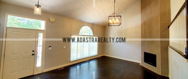 Building Photo - Gorgeous Updated Home in Blue Valley, South Overland Park-Available in APRIL!!