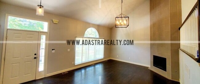 Building Photo - Gorgeous Updated Home in Blue Valley, South Overland Park-Available NOW!!