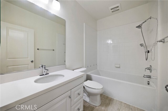 Building Photo - 60 Peony