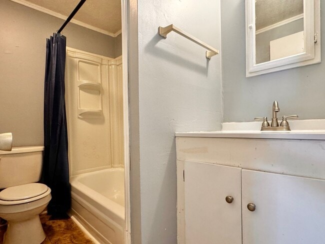 Building Photo - 1506 6th St SE