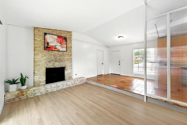 Building Photo - 5412 Manor Rd