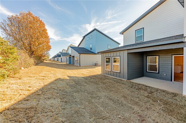 Building Photo - 1603 SW Casuarina Dr