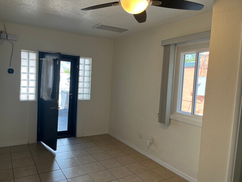 Building Photo - 3560 E Cody St