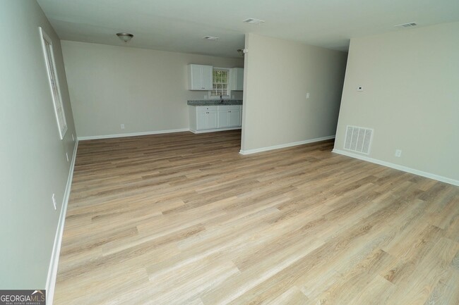 Building Photo - 3323 Victory Ct E