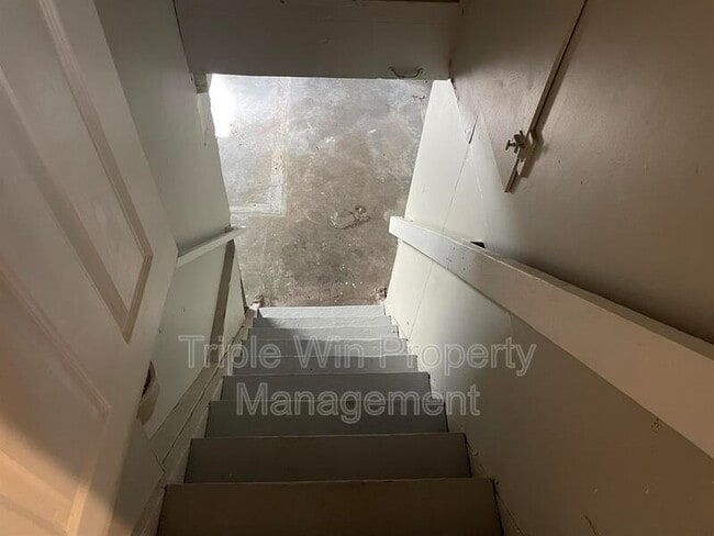 Building Photo - 132 Cunningham Ave