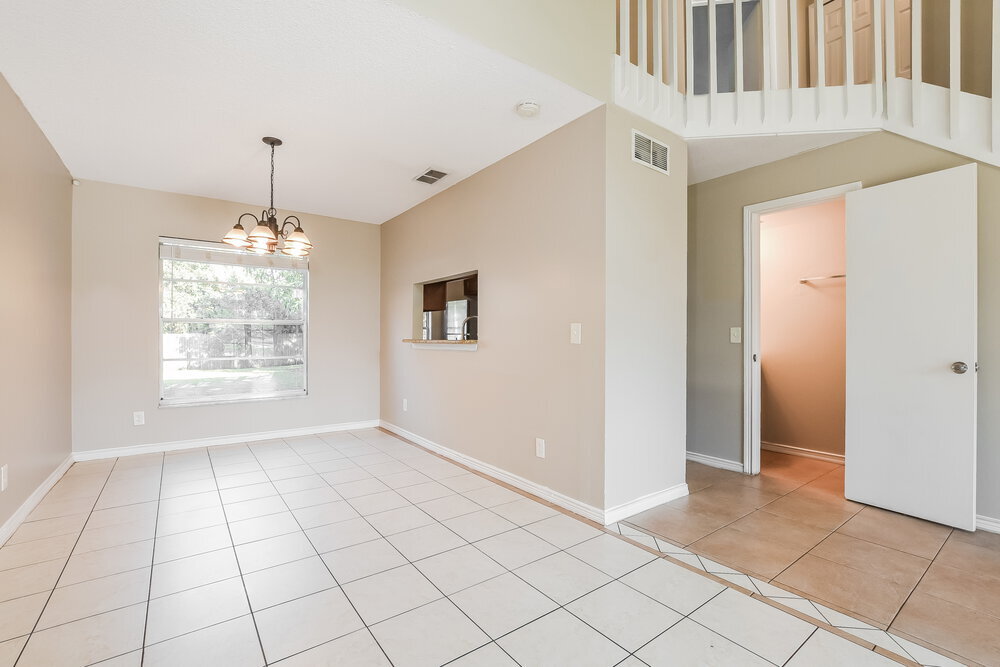 Building Photo - 713 Fenwick Dr