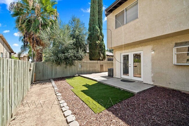 Building Photo - 661 Parkview Dr