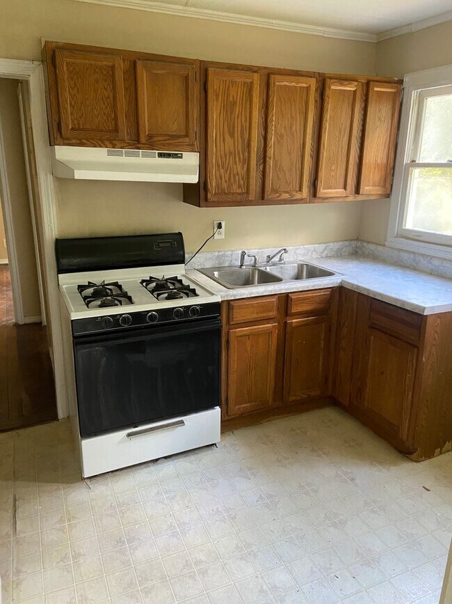 Building Photo - 563 Parkchester Dr