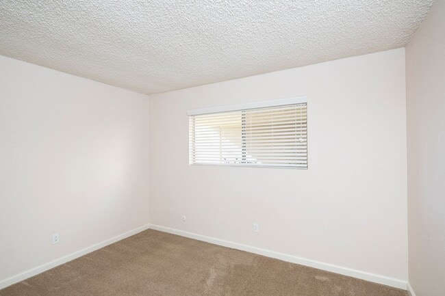 Building Photo - El Cajon 2 Bed/1 Bath in Gated Community with AC, Large Patio, and Parking
