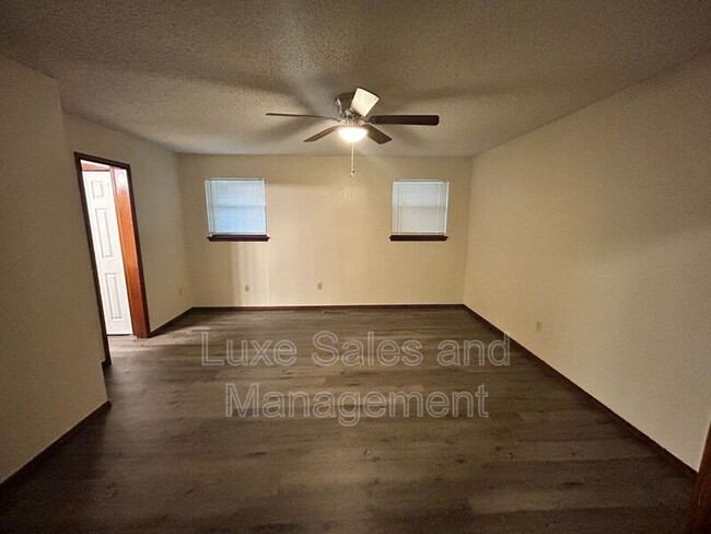 Building Photo - 1307 Summerton Pl