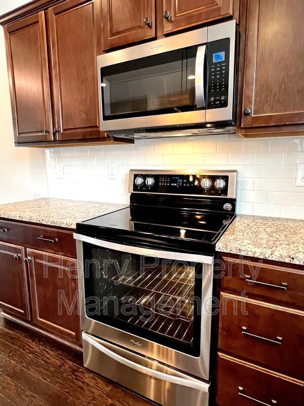 Building Photo - 1413 Regents Ln