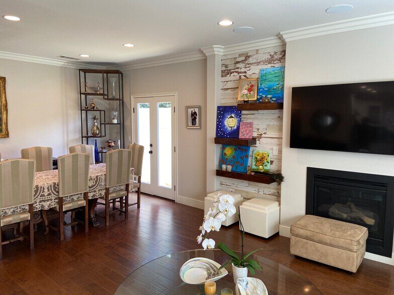 Building Photo - 4470 Stansbury Ave