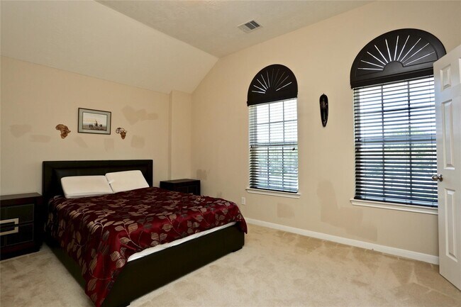 Building Photo - 26715 Richwood Oaks Dr