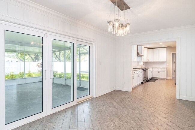 Building Photo - Updated Beach Park Home