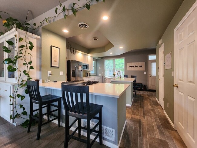 Building Photo - Stunning 3 Bedroom Townhome Tucked Away In...