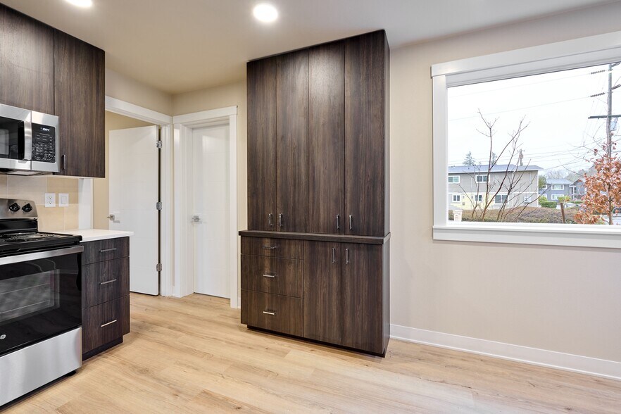 Building Photo - 1940 NW Grant Ave