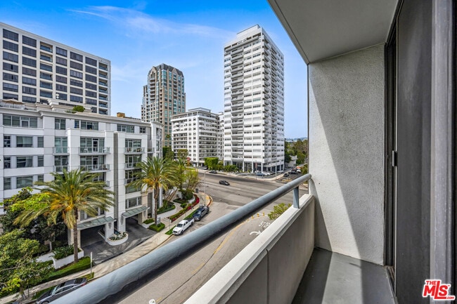 Building Photo - 10660 Wilshire Blvd
