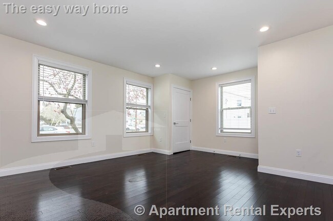 Building Photo - 478 Fulton St