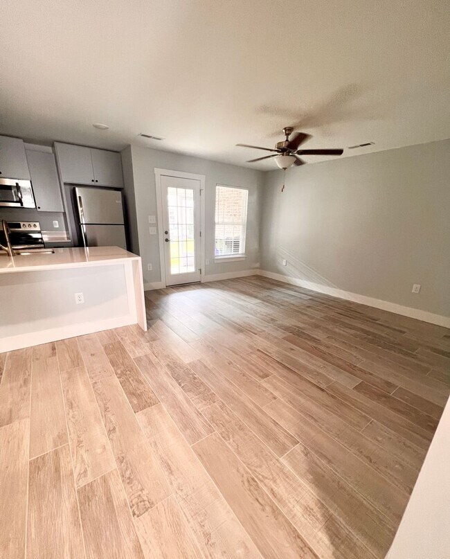 Building Photo - MOVE IN READY - FOUR Bedrooms! Master suite on both levels! NEW CONSTRUCTION! Great Conway Location!