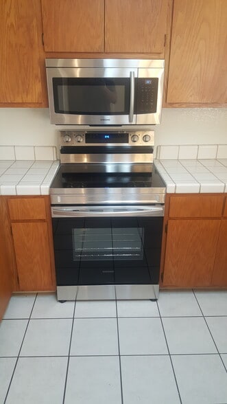 Building Photo - 2506 N Walnut Rd