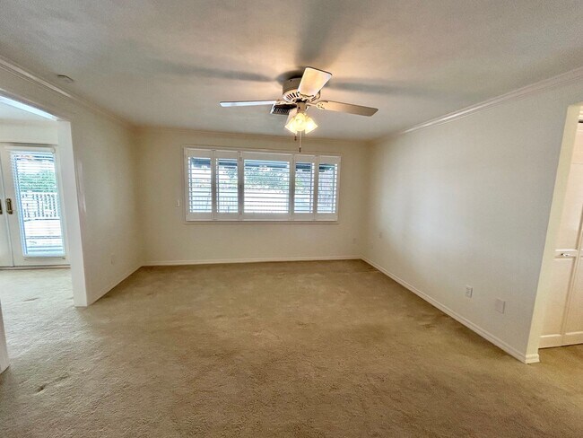 Building Photo - Classic waterfront Snell Isle Estates 3 Bed 2.5 Bath Home with private dock!