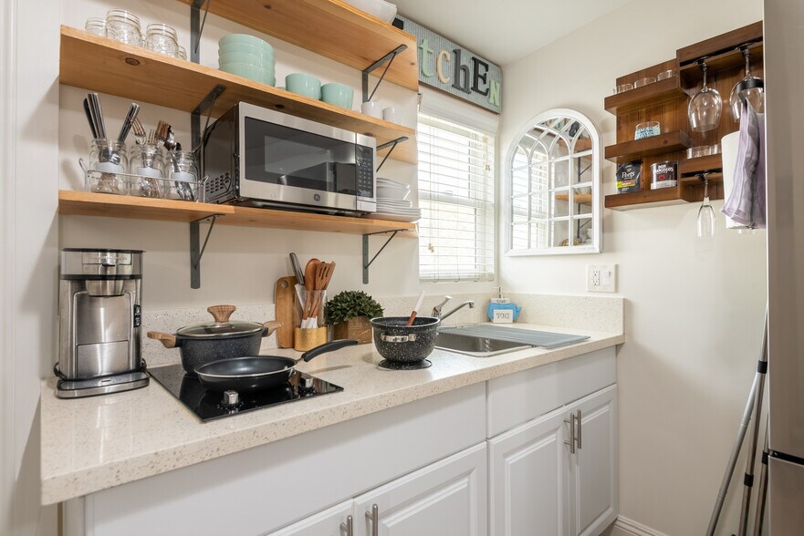 Building Photo - 1138 1/2 W 52nd St