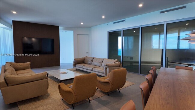 Building Photo - 18555 Collins Ave