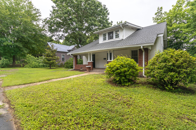 Building Photo - 3224 Garden Dr