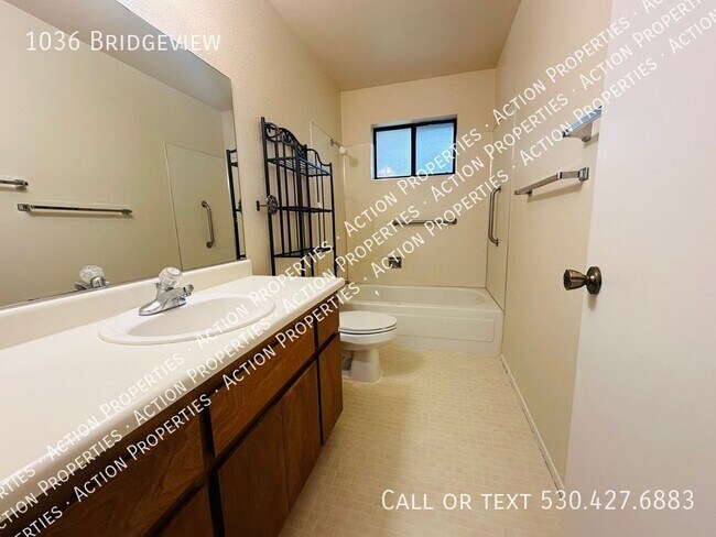 Building Photo - 1036 Bridgeview-