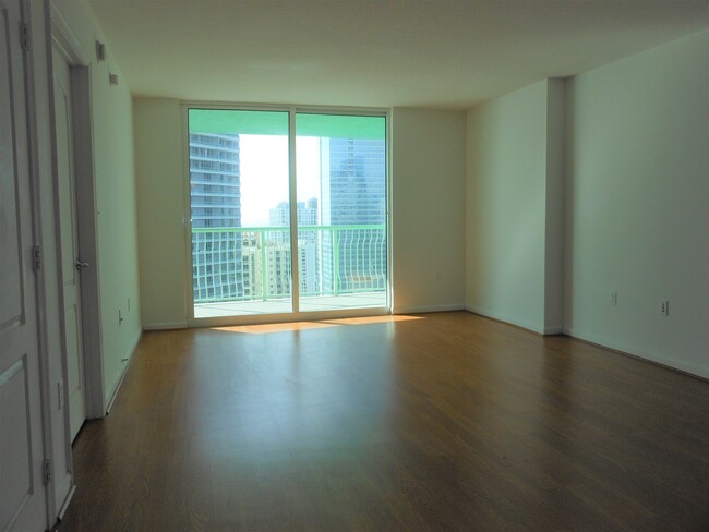 Building Photo - BRICKELL AVENUE WATER VIEW