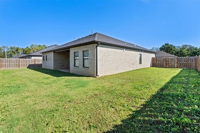 Building Photo - 200 Tricha Cir SW