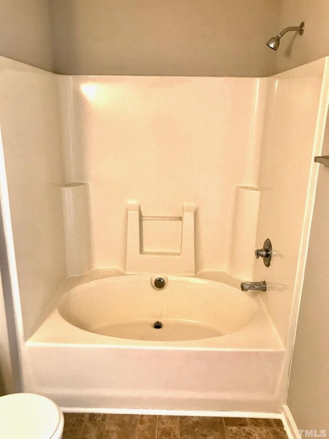 Building Photo - 3 Bedroom Townhome