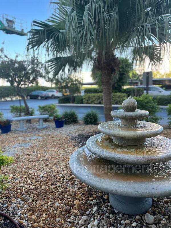 Building Photo - 7400 Sun Island Dr S