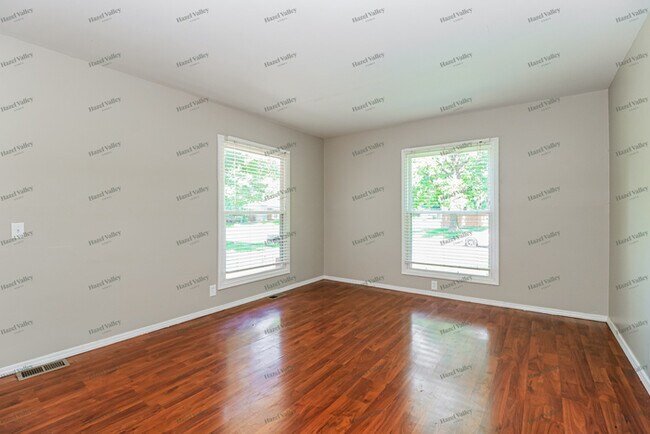 Building Photo - 2370 Palm Dr