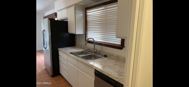 Building Photo - 8995 W Pineveta Dr
