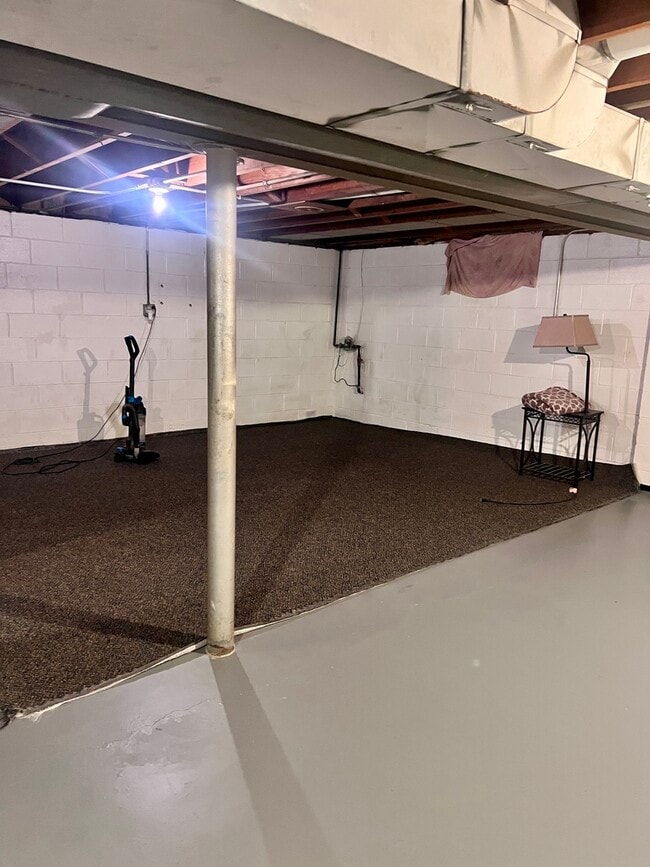 Building Photo - 1160 W Marion St