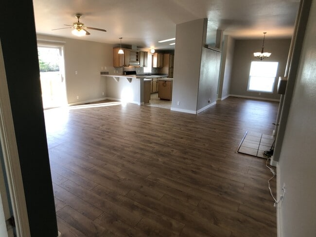 Building Photo - Beautiful and Convenient Turner Location!
