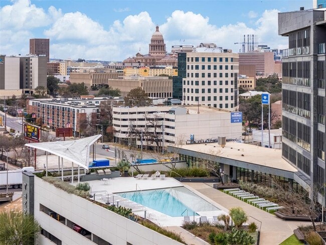 Building Photo - 800 Embassy Dr