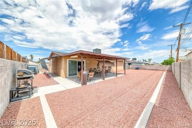 Building Photo - 861 E Hacienda Ave